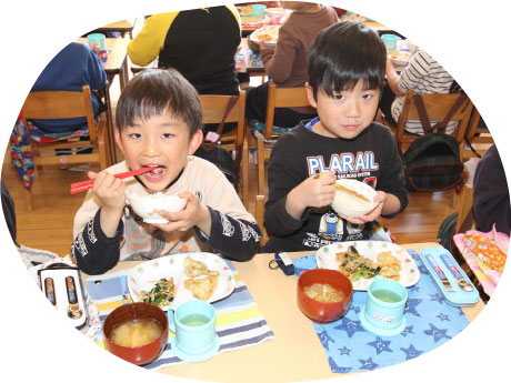 給 食